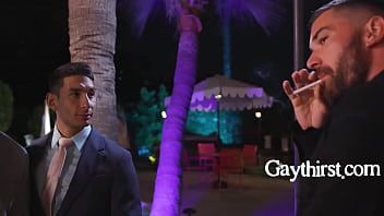 Putar Ketika 6 pria gay diundang untuk makan malam oleh pembawa acara yang tidak dikenal dengan agenda yang tidak diketahui
