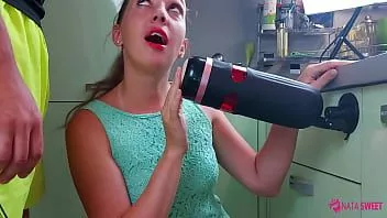 Abspielen Mädchen versuchen, einen Dreier zu simulieren und ein tolles Sexspielzeug zu testen - männlicher Masturbator! aktiv von nata süß