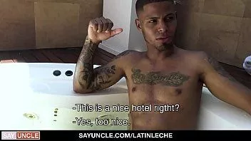 play Sexy macho man cioccolato (Marcus) sedotto in una stanza d'albergo - latino leche