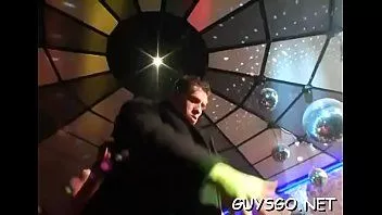 Reproduzir Caras gostosos desejando algum monstro de um olho só