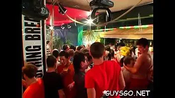 play 湿漉漉的同性恋性交充满精液