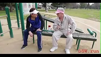 play 迷人的小妞亚历克萨格蕾丝被渗透