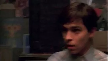 تشغيل تدور أحداث الفيلم حول مجموعة من الأصدقاء المراهقين، وحوادثهم المؤسفة، وبلوغهم سن الرشد، وتدور أحداثها في ولاية ويسكونسن في السبعينيات.
