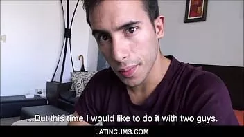 Afspelen Twink latino jongen & drie vreemden van app hebben orgie voor geld