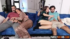 Putar Fantasi Foursome Langkah: Maya Woulfe, Donnie Rock, Sofie Marie & Stepkids