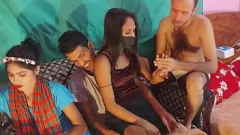 play Desi Foursome: Deepthroat, Cowgirl ve Doggystyle ile yoğun grup seks sıcak çiftler