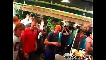 play Homoseksueel neukfeest vol orgasmes