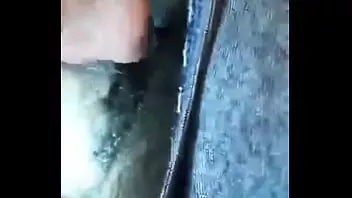 চালান বুড়ো সাদা লোকটি ট্রাকে একটি বিশাল কালো শিশ্ন চুষছে
