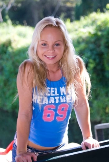 Pornostar Sharka Blue